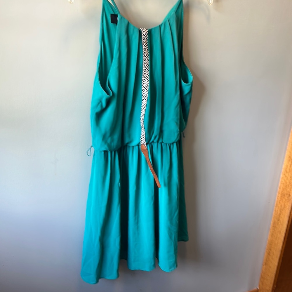 Strapped green polyester dress with white and black belt size l.
